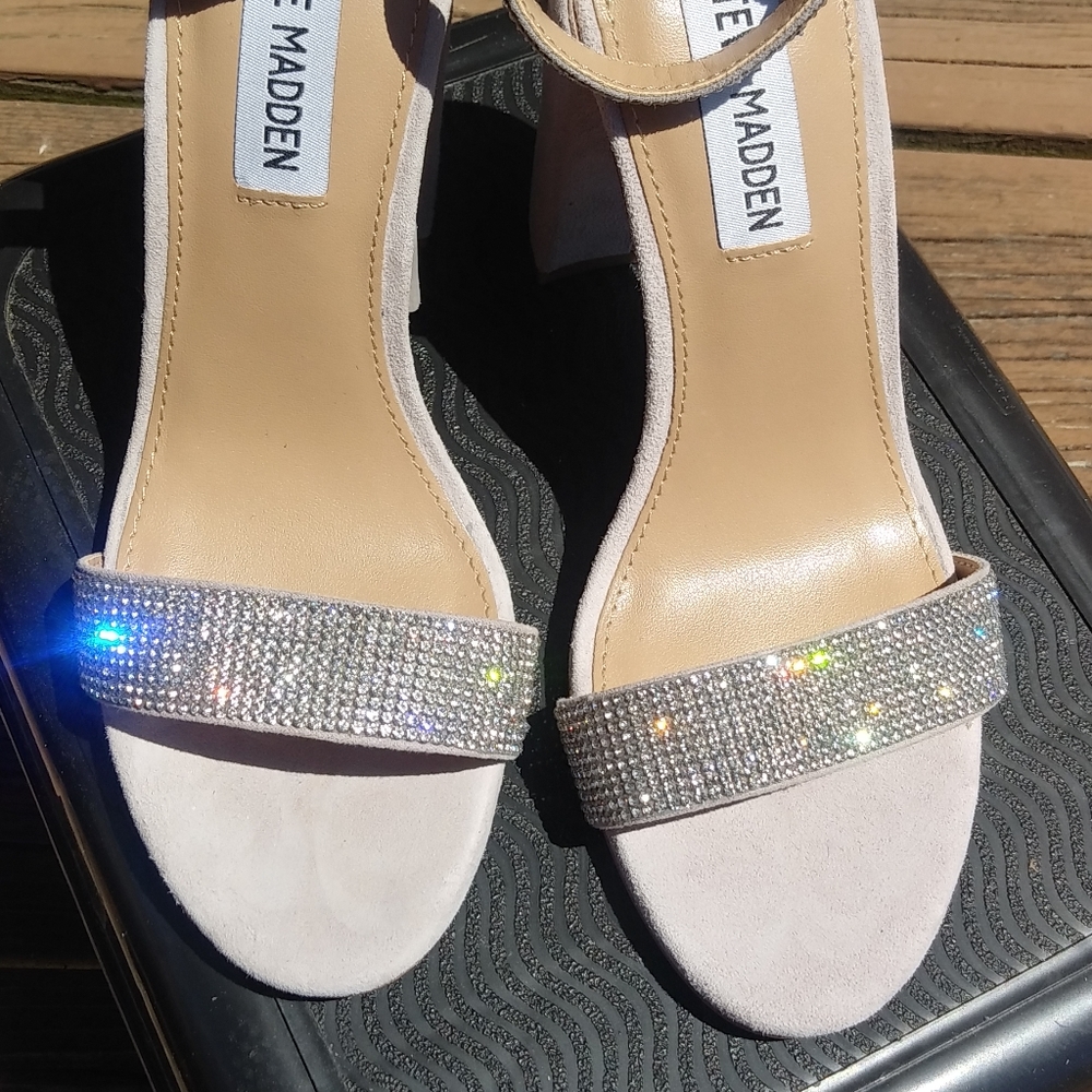 TOO CUTE! Grey Rhinestone Steve Madden Sandals